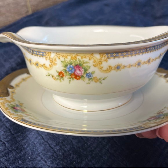 Kongo China Japan  Vintage Floral Gravy Boat with Saucer attached hand painted - Picture 3 of 9